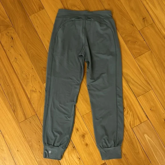 Sweaty Betty green jogger pants. Excellent condition. Size Small - Picture 2 of 5